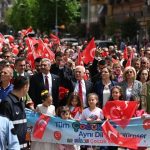 Bursa’da çocuklar bayramın tadını çıkarttı